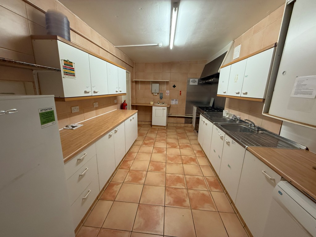 Lot: 59 - FORMER BAPTIST CHURCH WITH POTENTIAL - Kitchen